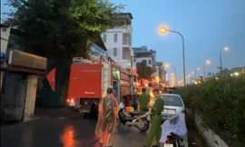 Cháy nhà trong ngõ sâu tại Hà Nội, 3 người thoát nạn