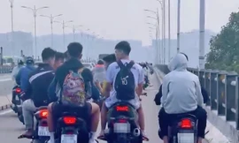 Xử lý nhóm 'choai choai' đầu trần đi xe máy dàn hàng ngang ở cầu Vĩnh Tuy