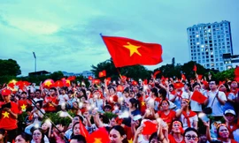 Hàng nghìn người hòa giọng, khúc ca 'Như có Bác trong ngày đại thắng' vang vọng giữa Hà Nội