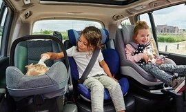 Thiết bị an toàn phù hợp cho trẻ em trên ô tô có nhất thiết là ghế trẻ em?