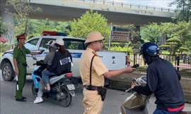CSGT Hà Nội đồng loạt ra quân kiểm tra nồng độ cồn