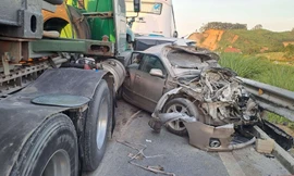 5 ô tô va chạm liên hoàn trên cao tốc Cao Bồ - Mai Sơn