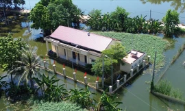 Cận cảnh tuyến đê 3 lần phải gia cố trong 1 tuần nhưng khu dân cư vẫn bị ngập