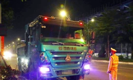 CSGT Hà Nội ra quân xuyên đêm, xe quá tải đồng loạt 'án binh bất động'