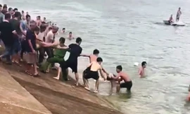 Để hai con nhỏ ở nhà tự chơi, bố mẹ ở Ninh Bình nhận tin dữ