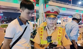 Hà Nội: Uống bia mừng bạn ra viện, nam tài xế bị CSGT xử phạt