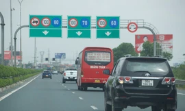 Ngày đầu xử phạt xe tải đi làn 1 cao tốc: CSGT hóa trang tuần tra song chưa phát hiện xe vi phạm