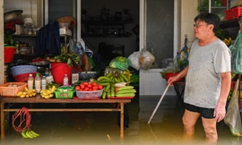 Gia đình Hà Nội ngập 12 lần trong năm, lo sợ 'trận lụt ám ảnh năm 2008 trở lại'