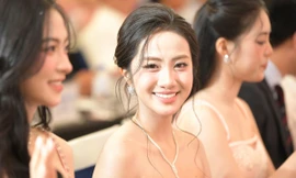 Hoa hậu Hà Trúc Linh: 'Tôi chưa được về thăm nhà'