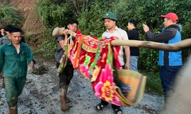 Nhân chứng kể phút lũ tràn về dữ dội, mọi thứ đổ nát trong chốc lát