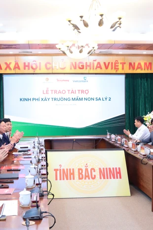 Toàn cảnh Vietcombank trao 10 tỷ đồng xây trường vùng cao Bắc Ninh