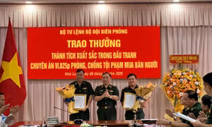 Khen thưởng lực lượng triệt phá đường dây mua bán người đưa lên tàu cá ép lao động