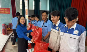 Hội Sinh viên Cần Thơ trao 1.600 phần quà Tết cho sinh viên khó khăn