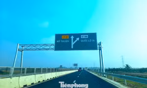 'Quên' làm đường gom cao tốc Mỹ Thuận - Cần Thơ?