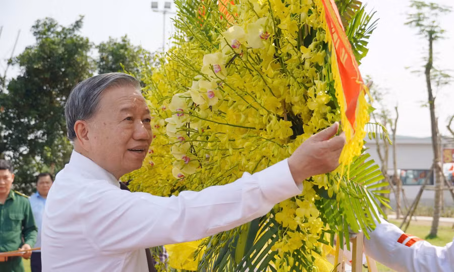 Tổng Bí thư, Chủ tịch nước Tô Lâm dâng hương tưởng niệm Đại tướng Võ Nguyên Giáp 