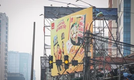 'Ngộp mắt' với ma trận biển quảng cáo tràn lan phố phường Thủ đô