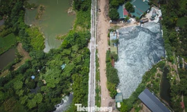 Hà Nội: Thủy tinh chất cao như núi trên đất nông nghiệp phường Phú Diễn