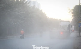 'Con đường bụi' cửa ngõ Hà Nội: Xe cộ chen chúc, dân kêu trời