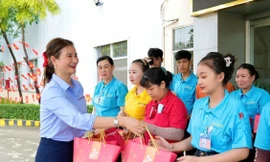 Từ công nhân xưởng gỗ đến nữ Chủ tịch công đoàn tạo 'hạnh phúc nơi làm việc'