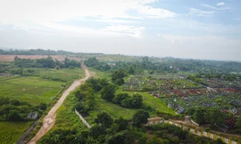 Dự án nghĩa trang ở Hà Nội 'đóng băng' nhiều năm, người dân sống trong cảnh tạm bợ