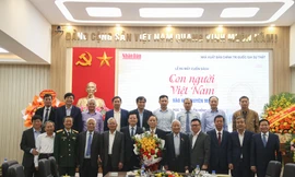 Ra mắt sách 'Con người Việt Nam vào kỷ nguyên mới' của PGS.TS Nguyễn Hồng Vinh