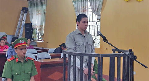 Bị cáo Điệp ra tòa lĩnh án. Ảnh: Như Trang