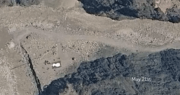 Sự khác biệt rõ ràng trên ảnh vệ tinh ngày 21/5 với 22/6. 