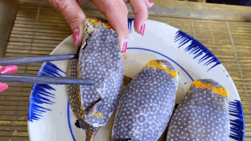 Thịt cá trắng tinh, hơi dai và ngọt thơm. Ảnh: San San.