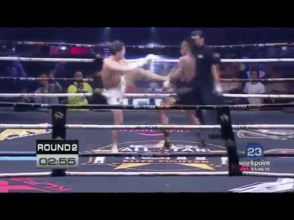 'Đứa con của quỷ' Buakaw đả bại võ sĩ người Ukraine