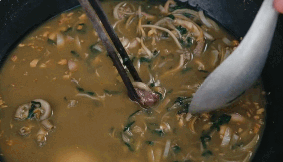 Món nậm pịa dê mà vị khách Tây thưởng thức ở Hoàng Su Phì (Hà Giang)