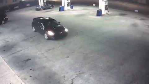 Cô gái liều mình nhảy khỏi cốp xe, chạy trốn kẻ bắt cóc