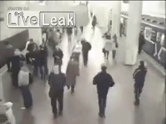 Khoảnh khắc tàu điện ngầm St. Petersburg phát nổ kinh hoàng