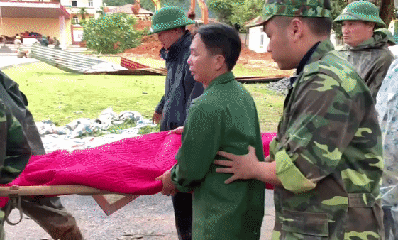 Tìm thấy 22 thi thể cán bộ chiến sĩ bị vùi lấp ở Quảng Trị ảnh 12 Tìm thấy 22 thi thể cán bộ chiến sĩ bị vùi lấp ở Quảng Trị ảnh 12