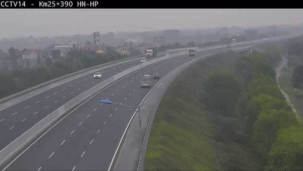Clip xe ô tô đi lùi 6km trên cao tốc Hà Nội - Hải Phòng