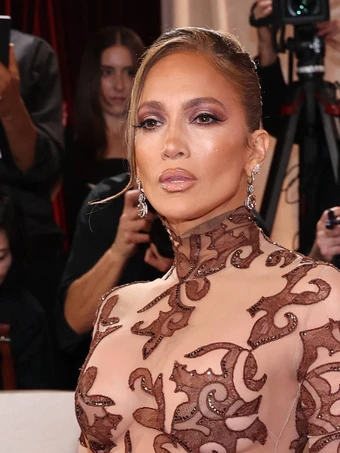Jennifer Lopez dẫn đầu dàn mỹ nhân mặc xấu