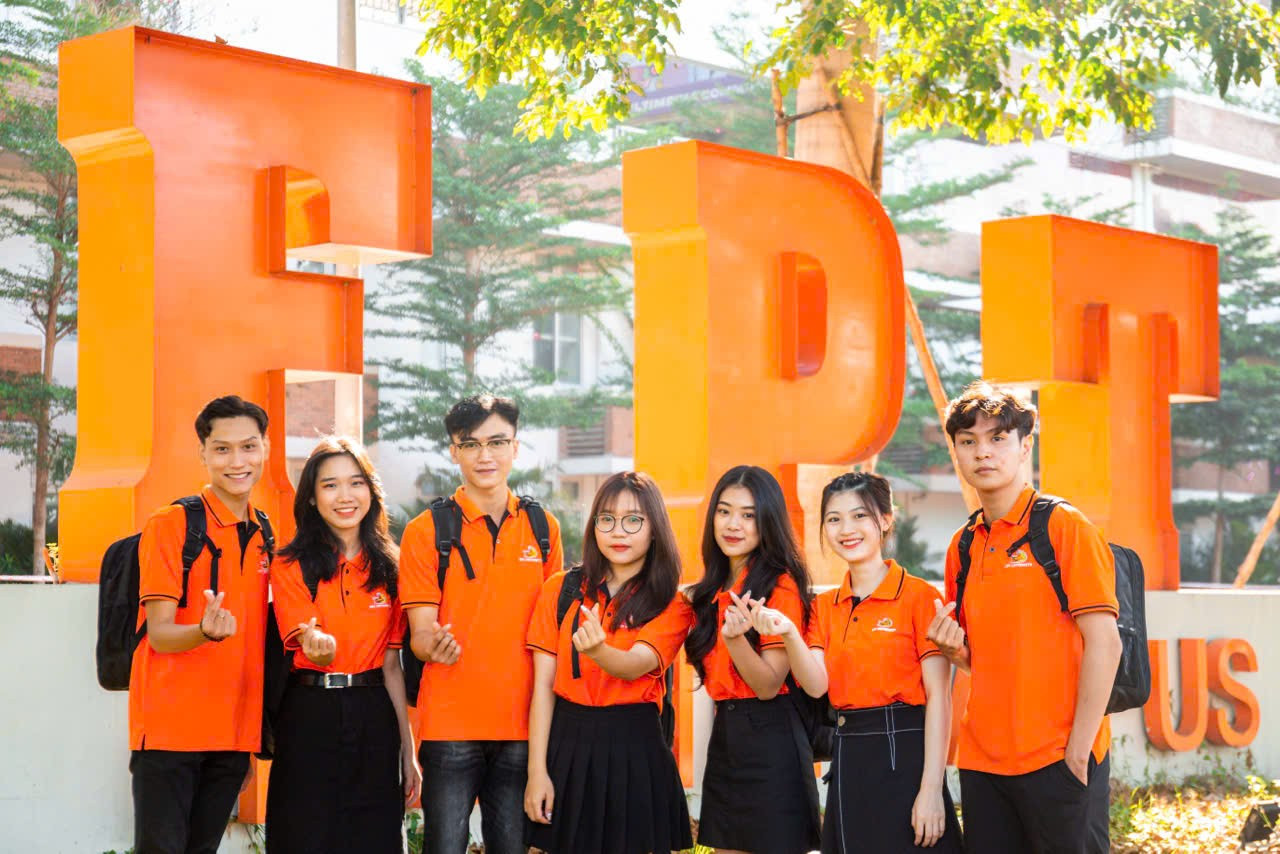 hoc-bong-truong-dai-hoc-fpt-3.jpg