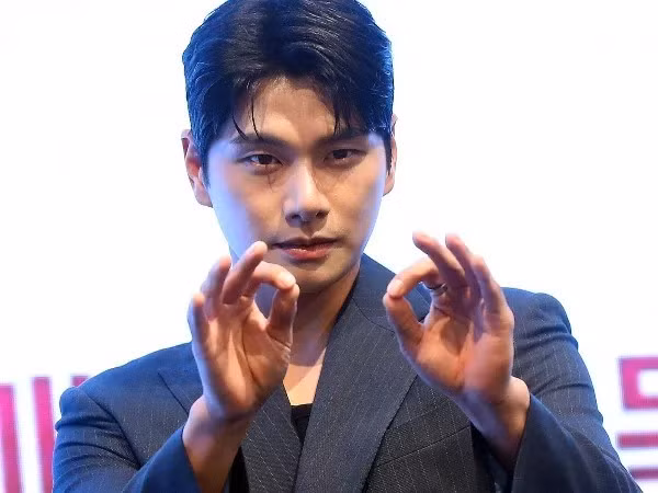 lee.jpg