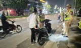 Cảnh sát giao thông Công an tỉnh Bắc Ninh kiểm tra, xử phạt phương tiện giao thông.