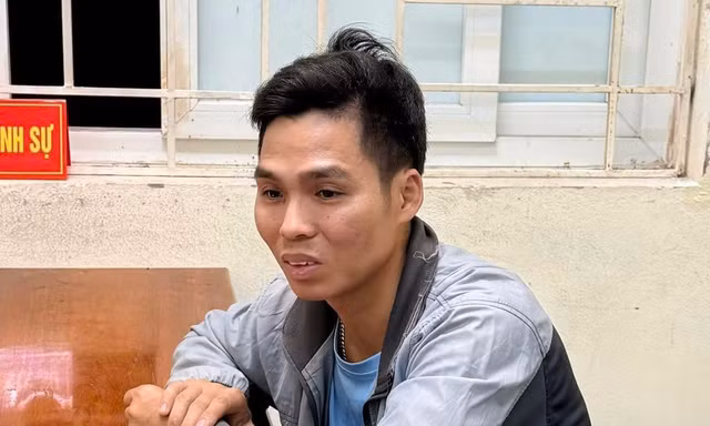 Hà Nội: Tạm giữ tài xế ô tô tải lao xe vào CSGT khi bị kiểm tra