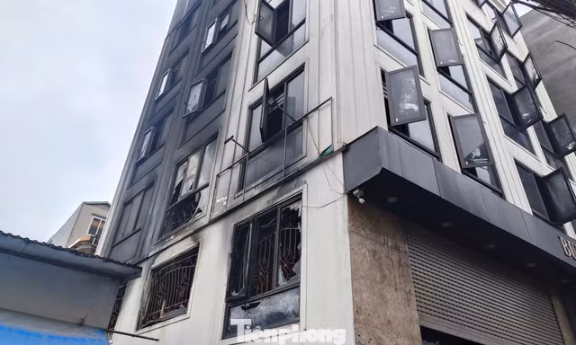 Kỹ năng sinh tồn của nàng dâu và 3 cháu bé trong căn nhà bị cháy trên đường Lĩnh Nam