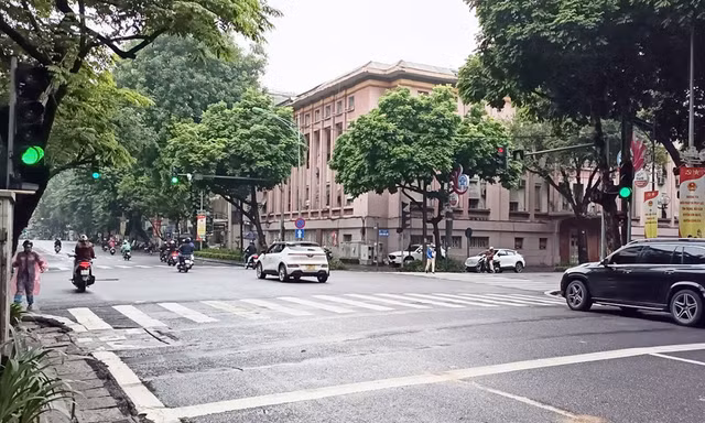 Hà Nội có 6 tuyến phố 'làn sóng xanh' giúp giảm thời gian chờ đèn đỏ