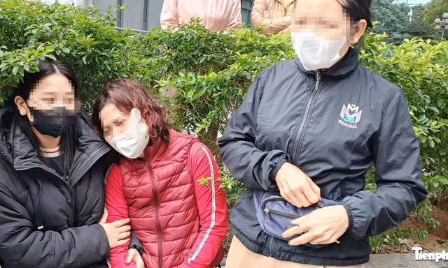 Hà Nội: Chợ cháy cận Tết, tiểu thương nghẹn ngào nhìn tài sản hóa tro