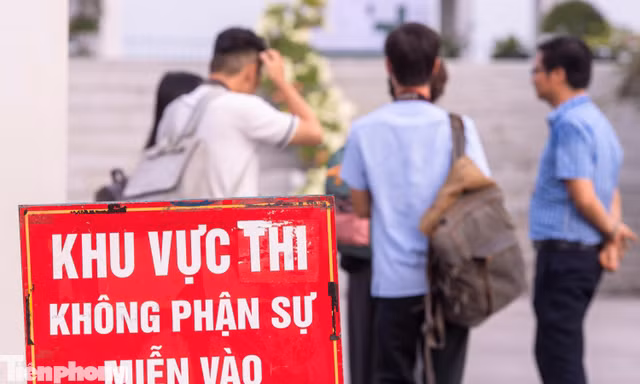 Thí sinh Tuyên Quang làm thủ tục dự thi tốt nghiệp 