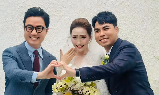 MC Huyền Trang và cầu thủ Đức Huy cưới