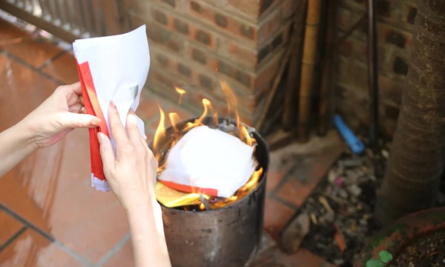 Giờ cát lành làm lễ hóa vàng 