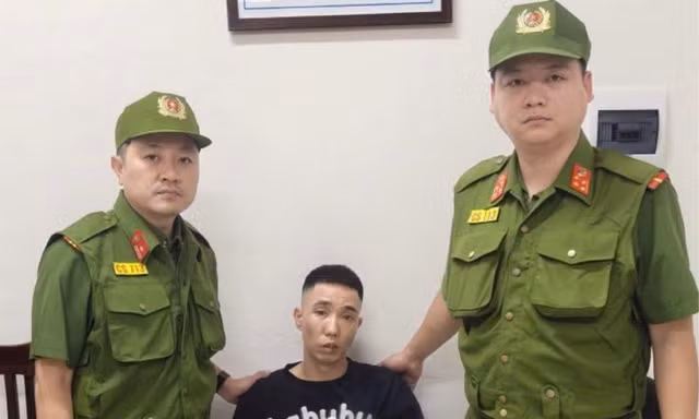 Hà Nội: Cảnh sát khống chế đối tượng cầm dao tấn công tài xế xe ôm