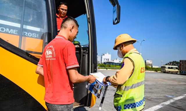 1 tháng tổng kiểm soát phương tiện kinh doanh vận tải: Phạt hơn 60.000 trường hợp vi phạm