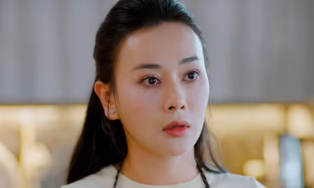 Phương Oanh bị tấn công