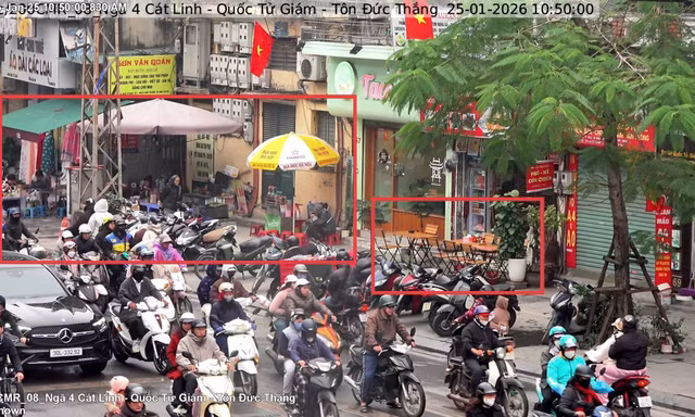 Hà Nội: Một ngày xử lý phạt nguội hơn 300 trường hợp lấn chiếm vỉa hè
