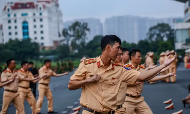 Hơn 3.000 cán bộ, chiến sĩ Công an Hà Nội tham gia tập huấn điều lệnh, quân sự, võ thuật